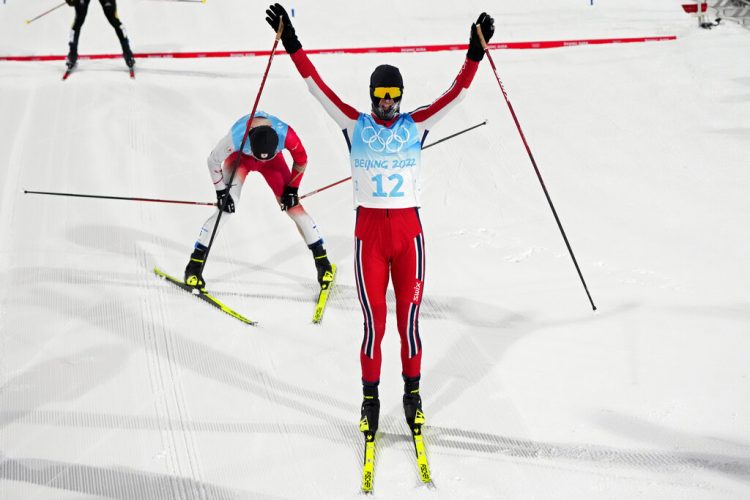 Riiber's mistake helps Graabak of Norway win Nordic combined